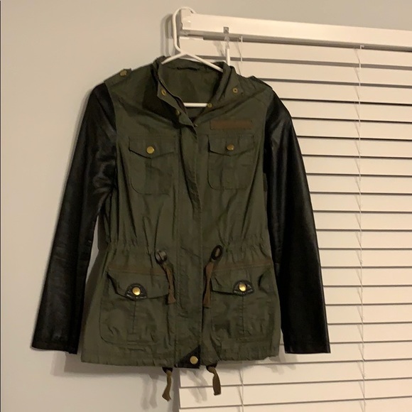 Green anorak with faux leather sleeves - Picture 1 of 2
